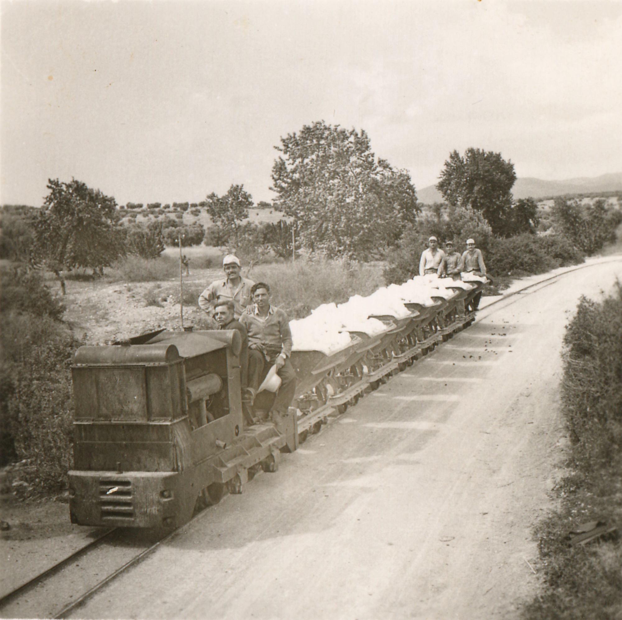 Old photo from Yerakini mines wagons carrying magnesium carbonate