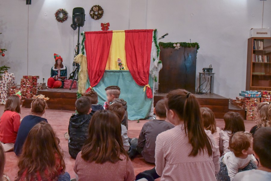 Christmas celebration for employees' children in Grecian Magnesite