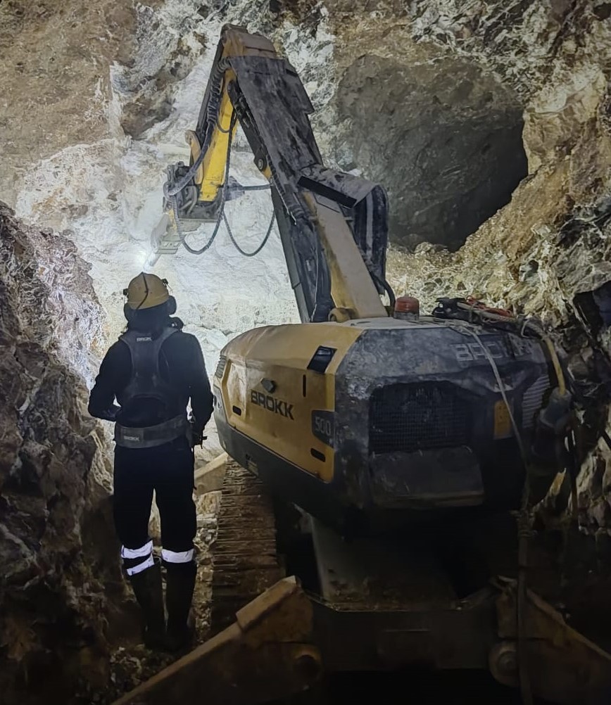 Electric Underground mine Brokk breaker Grecian Magnesite