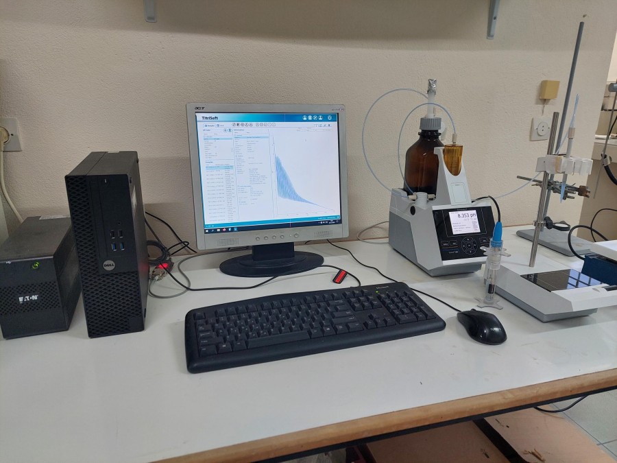 Grecian Magnesite R&D Automatic titrator able to perform endpoint, linear, dynamic and pH-Stat titrations